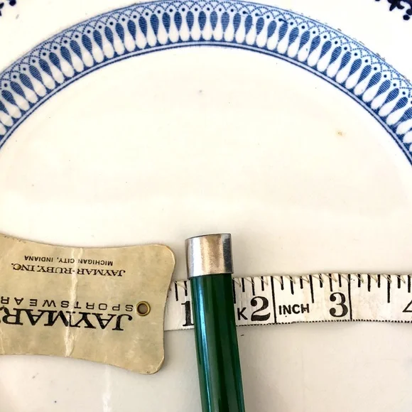 Dramatic Bakelite Brooch - Picture 7 of 10